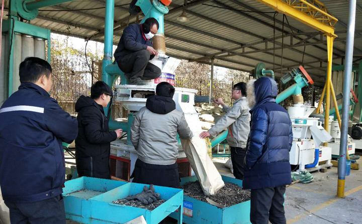 560木屑顆粒機試機.jpg 560木屑顆粒機試機.jpg